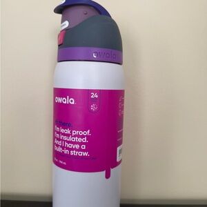 NWT Owala 32 oz Purple and White Insulated Water Bottle